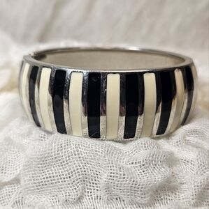 Vintage retro hinged enamel cuff bracelet black off white stripes